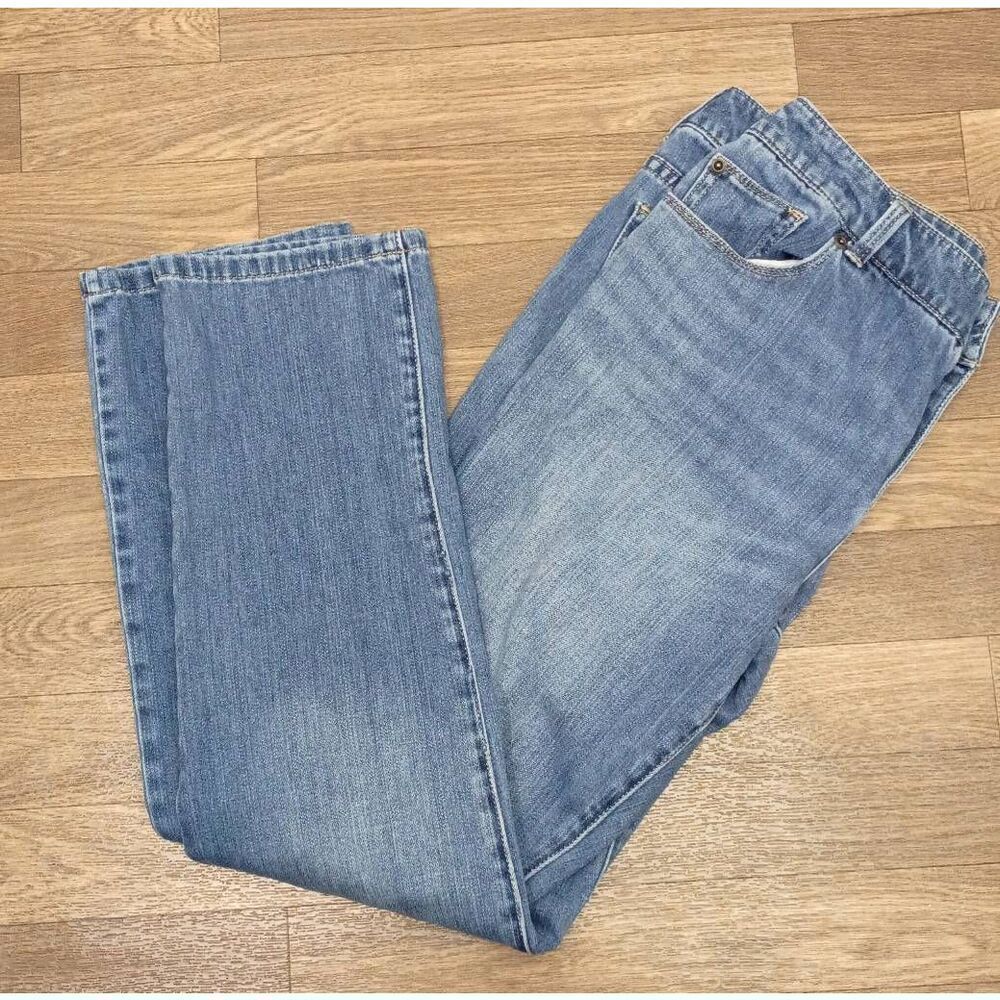 Chico's Platinum denim. Straight leg. mid-rise.Size 1 petite(size 8)